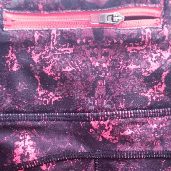 (C-4)Mondetta Activewear Capri, Bergundy/Black, XS - Picture 3 of 3